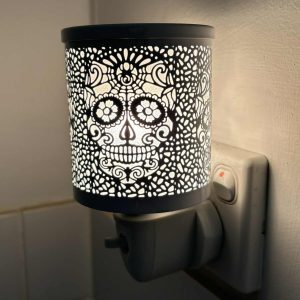 White Lady Skull Plug In