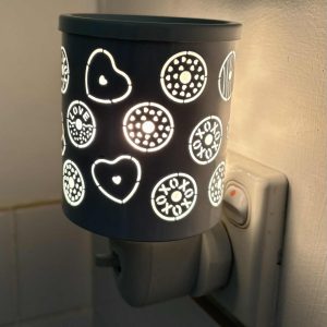 White Coffee & Donuts Plug In